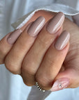 Manicure con Colore Semipermanente A016 Tortora Caffè Cold Nails, tortora caldo con nail art orsetto sul pollice