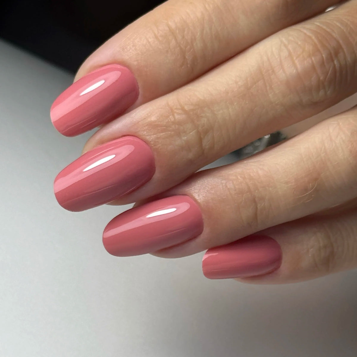 Manicure con Colore Semipermanente A015 Bordeaux Rose, rosa intenso della Collezione Princess Vibes Cold Nails