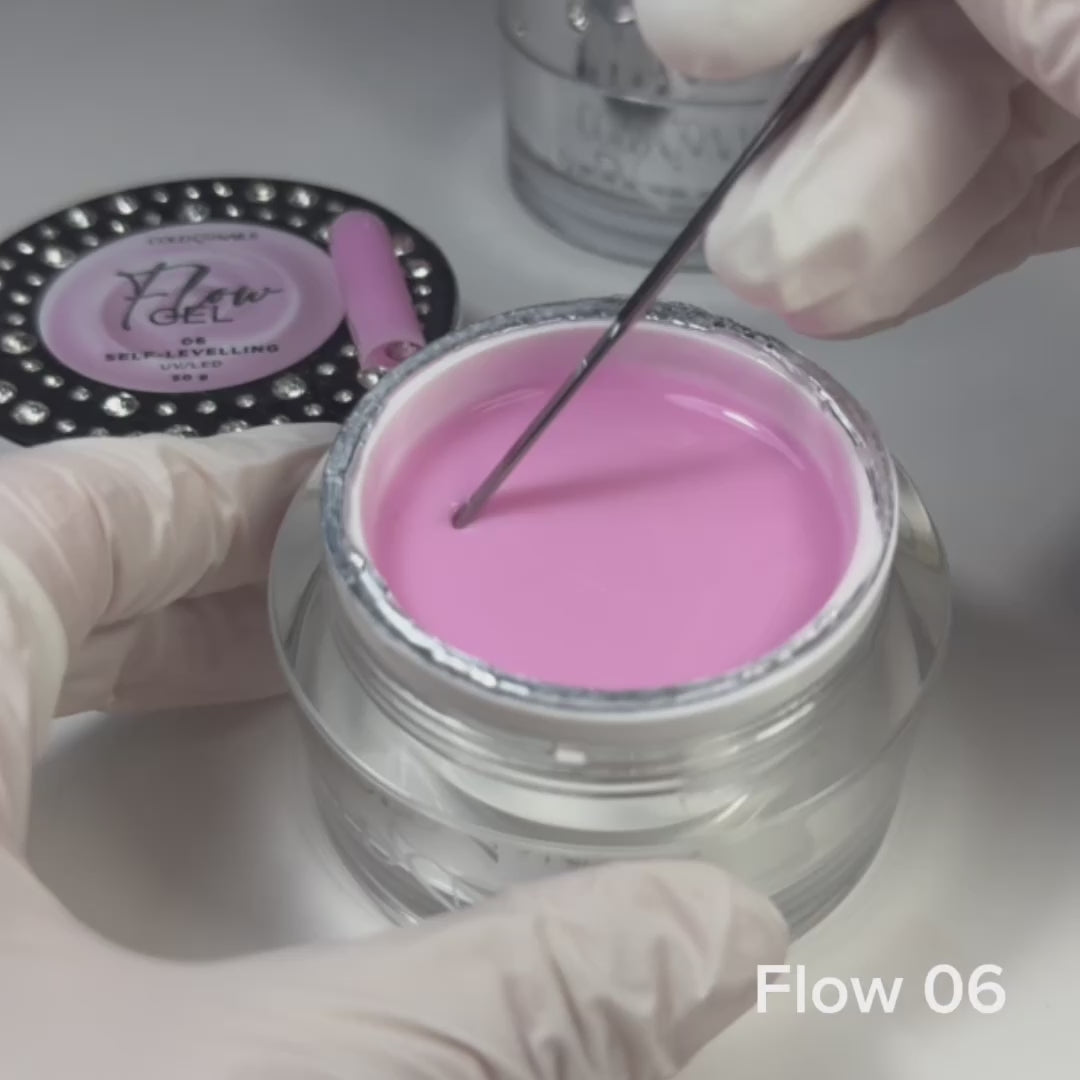 Flow Gel 06 Full Rose manicure colorata su unghia
