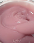 Texture del Soft Gel 07 Rose Petal, gel costruttore autolivellante rosa freddo Cold Nails