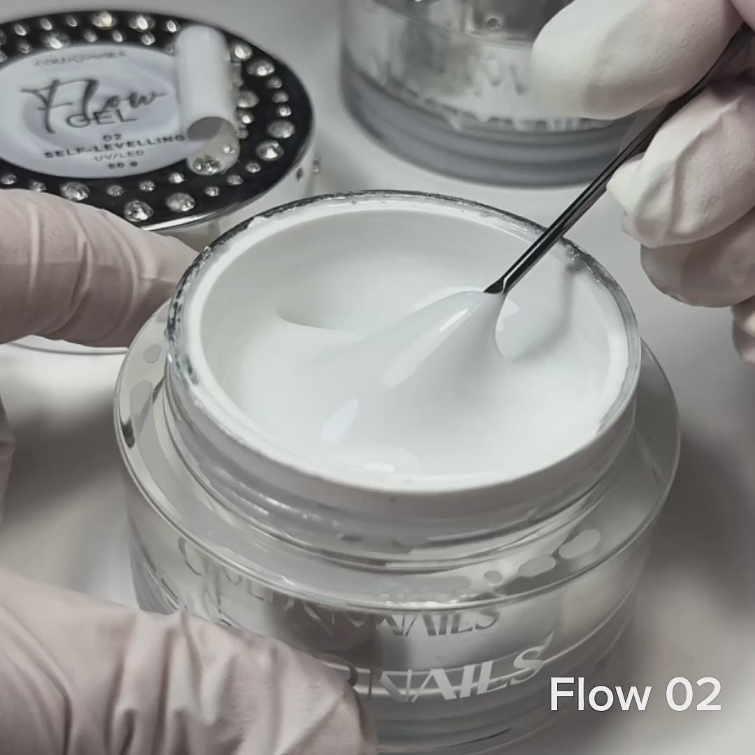 Flow Gel 02 Warm Milk french naturale su unghia