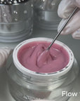 Flow Gel 10 Mediterranean Nude effetto pelle perfetta su unghia

