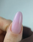 Applicazione del Colore Semipermanente A015 Bordeaux Rose sull'unghia, Collezione Princess Vibes Cold Nails
