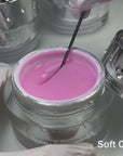 Soft Gel 02 Orchid Nude stesura autolivellante su unghia