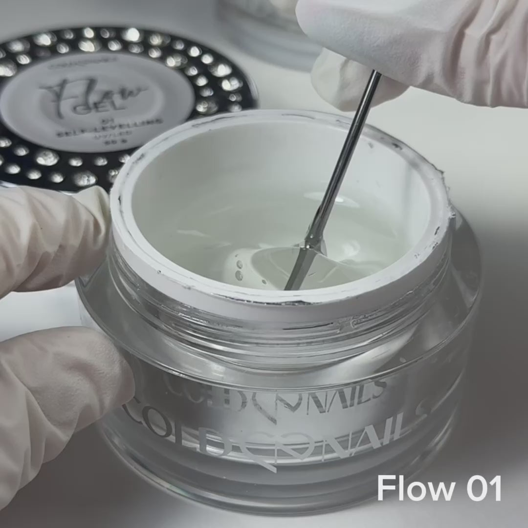 Flow Gel 01 Crystal Clear stesura autolivellante su unghia