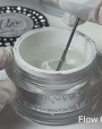 Flow Gel 01 Crystal Clear stesura autolivellante su unghia