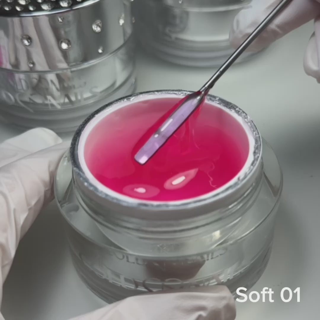 Soft Gel 01 Crystal Rose stesura autolivellante su unghia