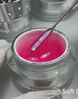 Soft Gel 01 Crystal Rose stesura autolivellante su unghia