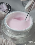 Flow Gel 04 Porcelain Pink overlay naturale su unghia

